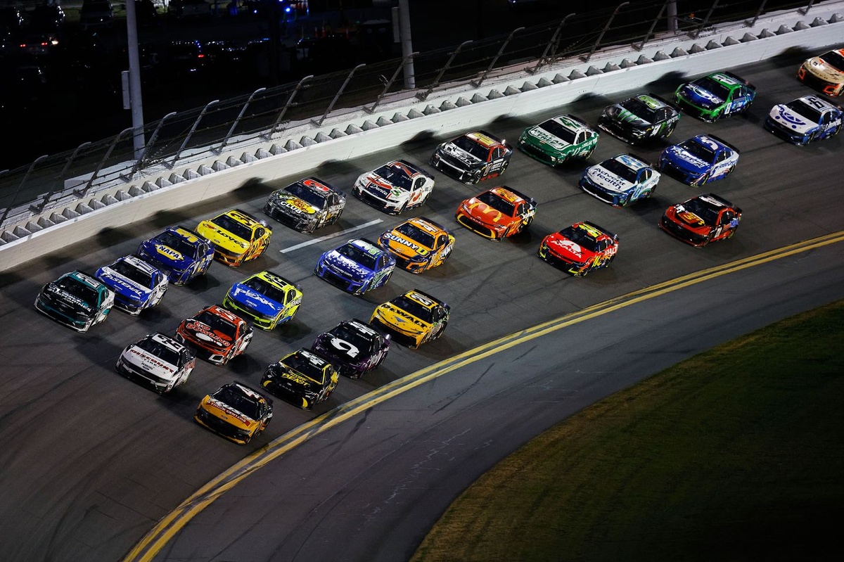 don't-lock-in-a-leader-yet:-when-to-expect-nascar's-title-contenders-to-emerge