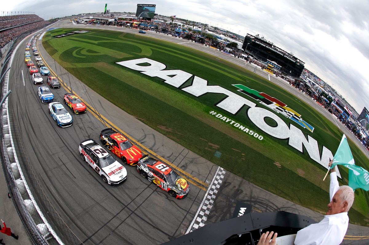 2025-daytona-500-halted-due-to-rain-just-after-green-flag