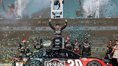 bell-earns-third-straight-nascar-cup-win,-beating-hamlin-by-just-0.049s