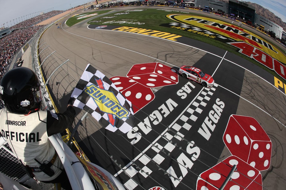 runaway-wheels-and-a-day-for-the-underdogs:-winners-and-losers-from-nascar-in-vegas